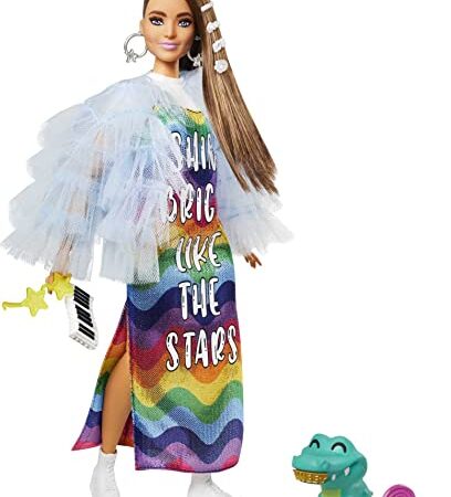 Barbie- Extra Bambola Castana con Vestito Arcobaleno e Giacca Azzurra, Cucciolo di Coccodrillo e Accessori alla Moda, Giocattolo per Bambini 3+Anni, GYJ78